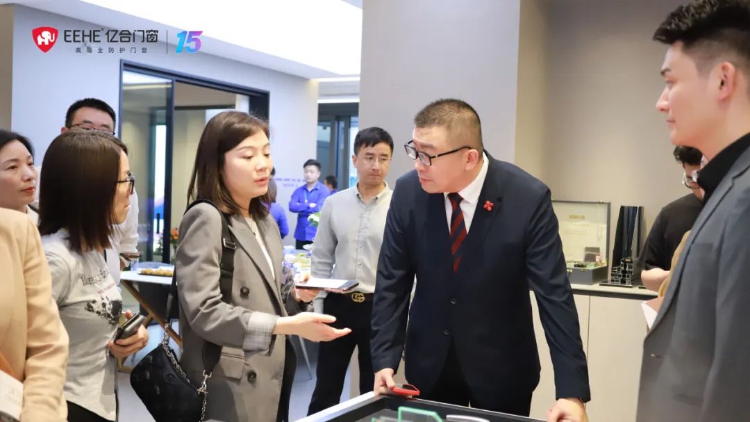 億合門窗攜手百佳聯盟共創輝煌